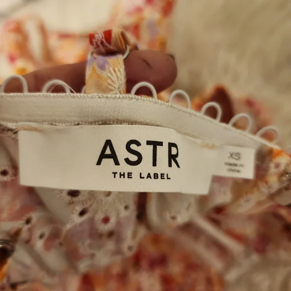 ASTR THE LABEL BAYLIN FLORAL PEPLUM TOP WOMENS SIZE XSMALL - Picture 13 of 16